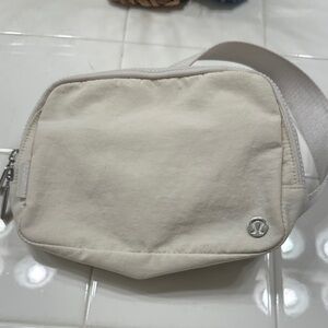 Lululemon Everywhere Belt Bag 2L